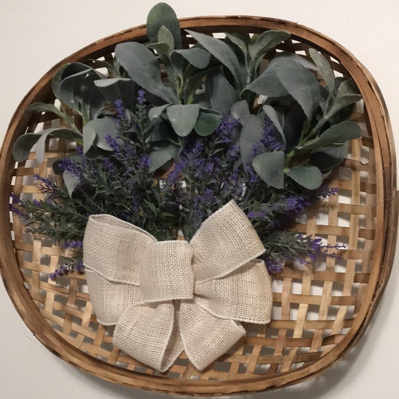 Handmade Tobacco Basket Floral Wreath - Picture 4 of 4